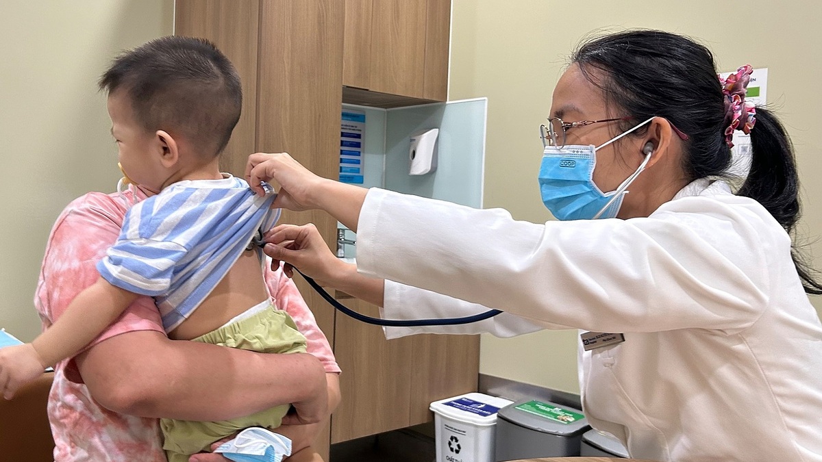 Khi nào trẻ viêm phổi có thể trở lại trường?