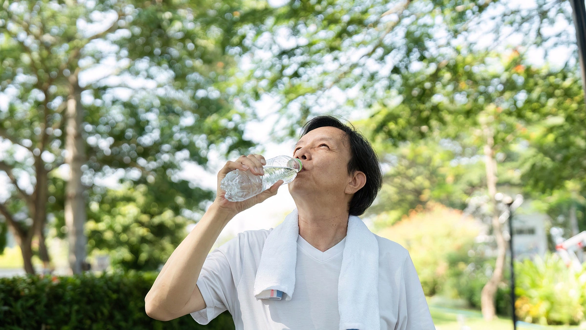 5 dấu hiệu thiếu nước dễ nhầm với mệt mỏi