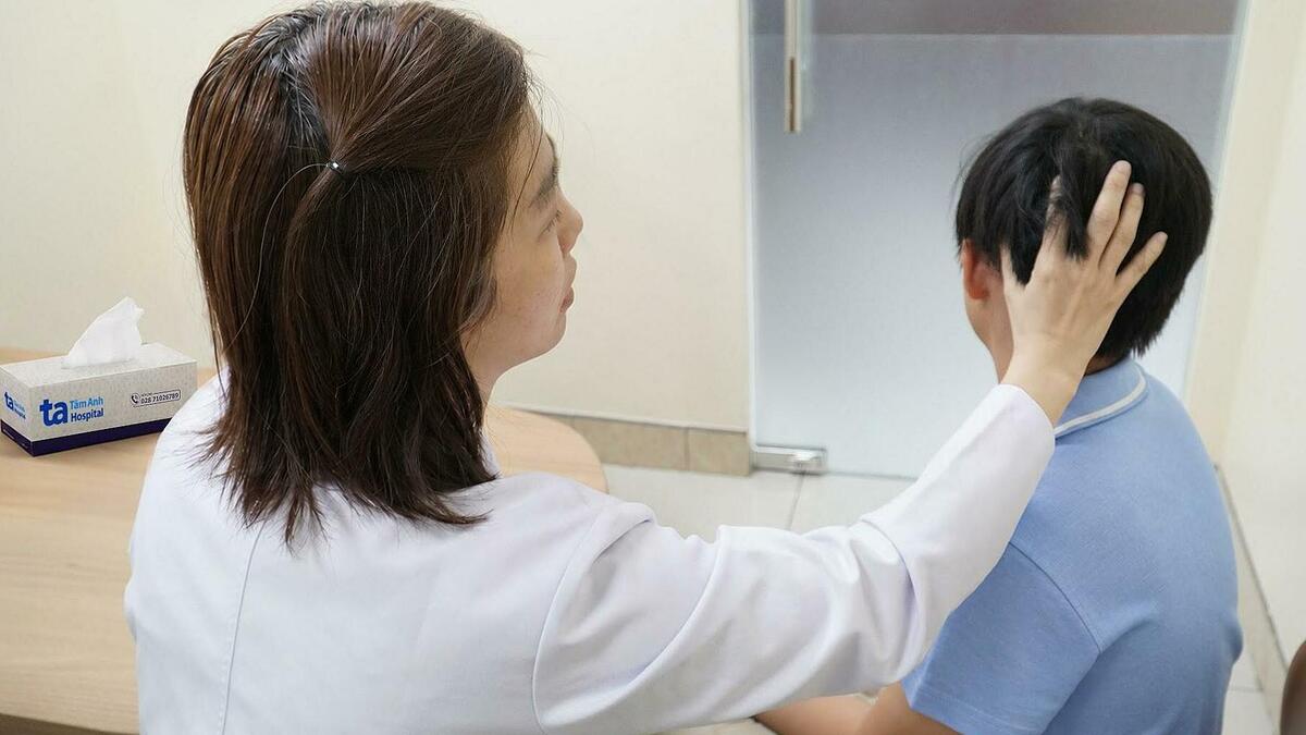 Vết bớt ở tai bé trai tiến triển thành u