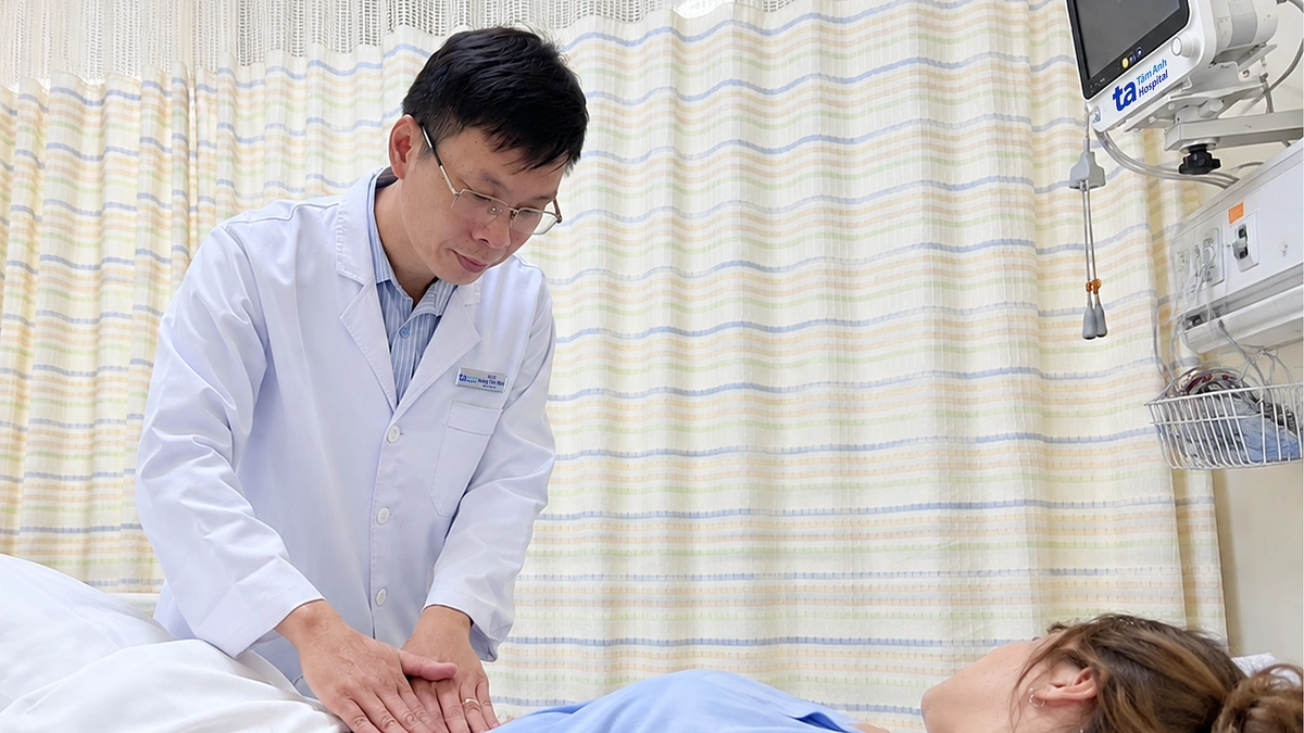 Khối thức ăn bịt kín thực quản người phụ nữ