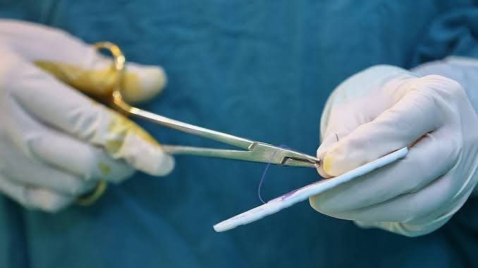 Bệnh viện báo động đỏ cứu sản phụ đẻ rơi con tại nhà