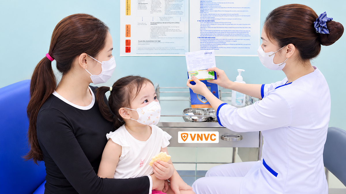 Nên tiêm vaccine tay chân miệng lúc nào trong năm?