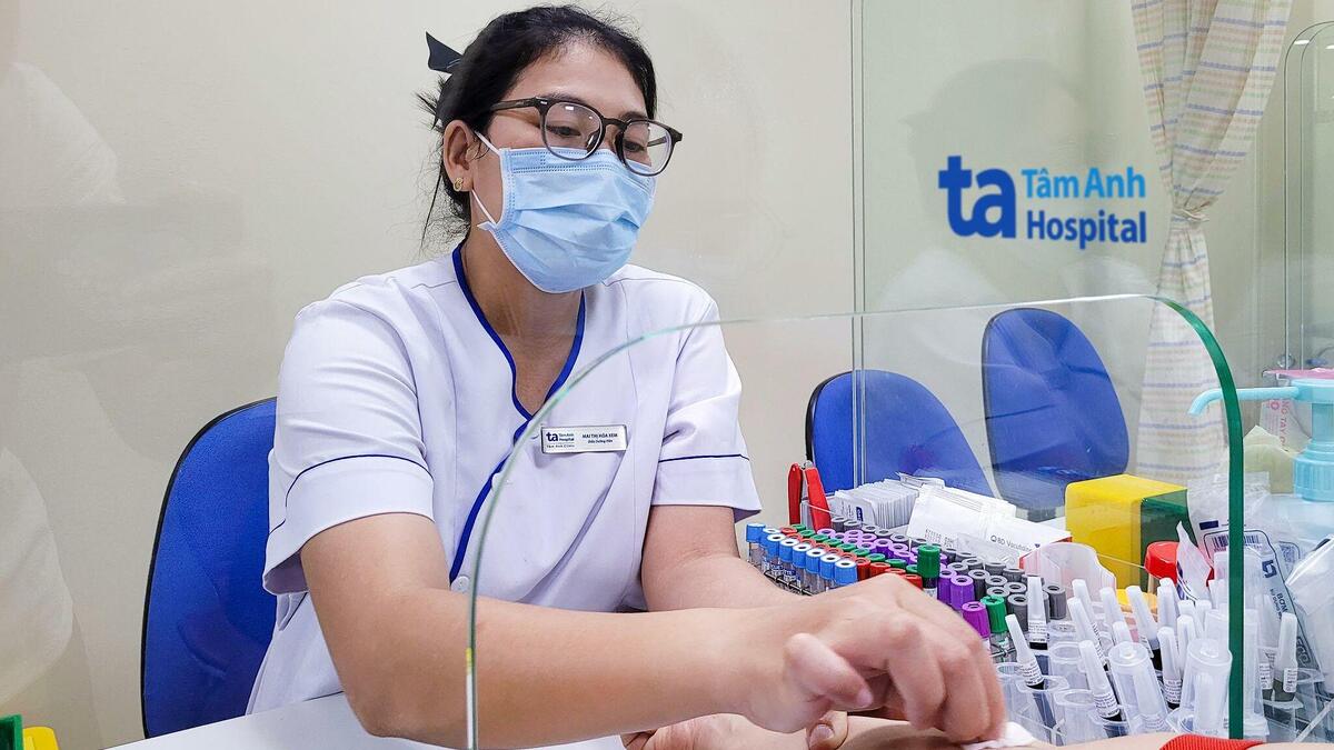Bé trai tổn thương não do đột biến gene di truyền