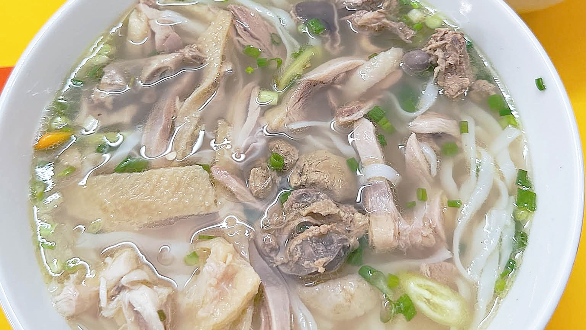 Một bát phở chứa bao nhiêu gram muối?