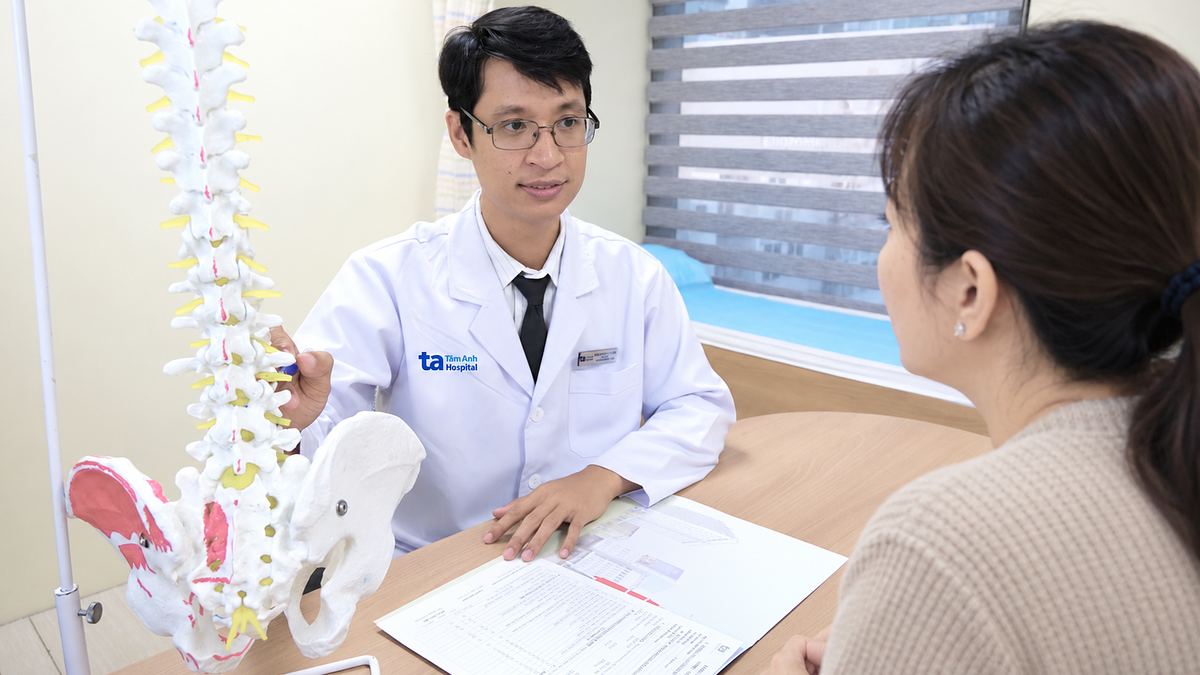 Bé 11 tuổi thoát vị đĩa đệm