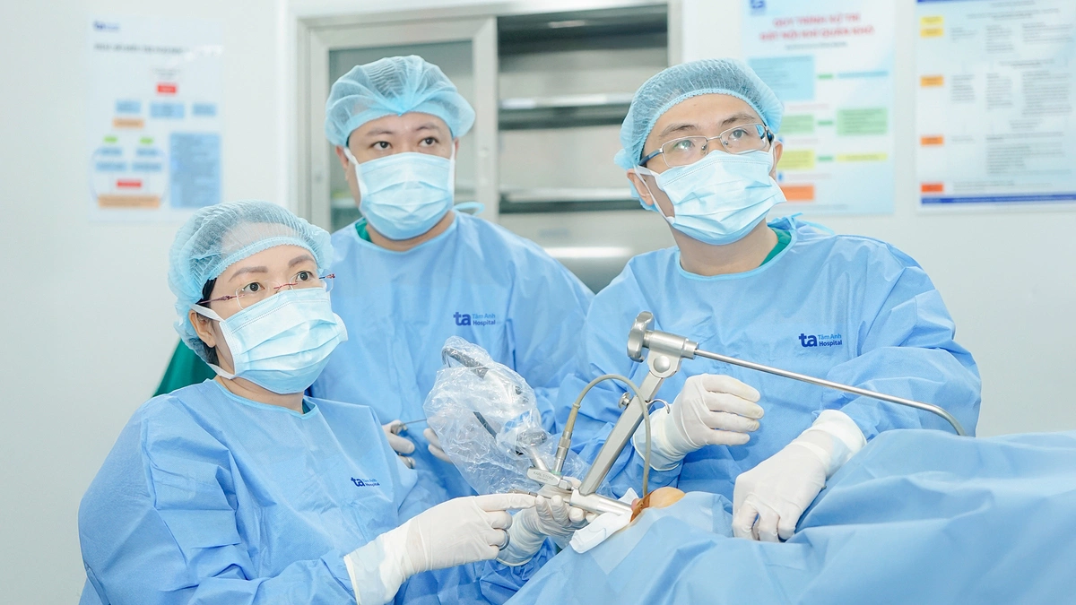 Từ Mỹ về Việt Nam mổ u thanh quản