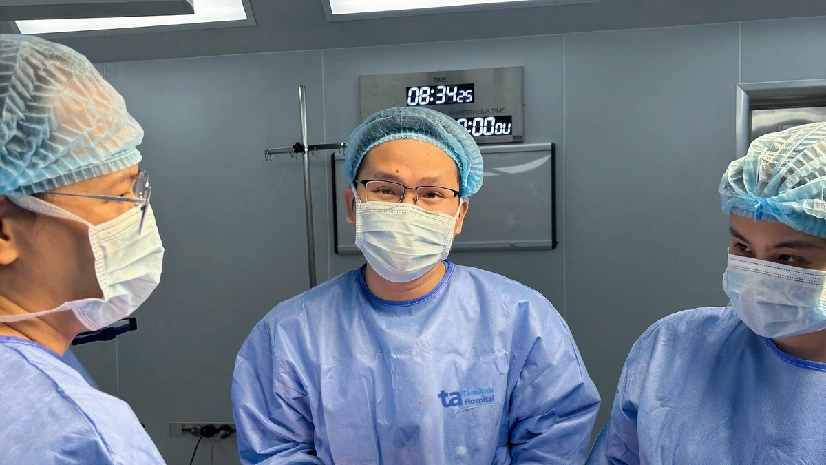 Sinh mổ cấp cứu thai phụ đang dùng thuốc chống đông máu