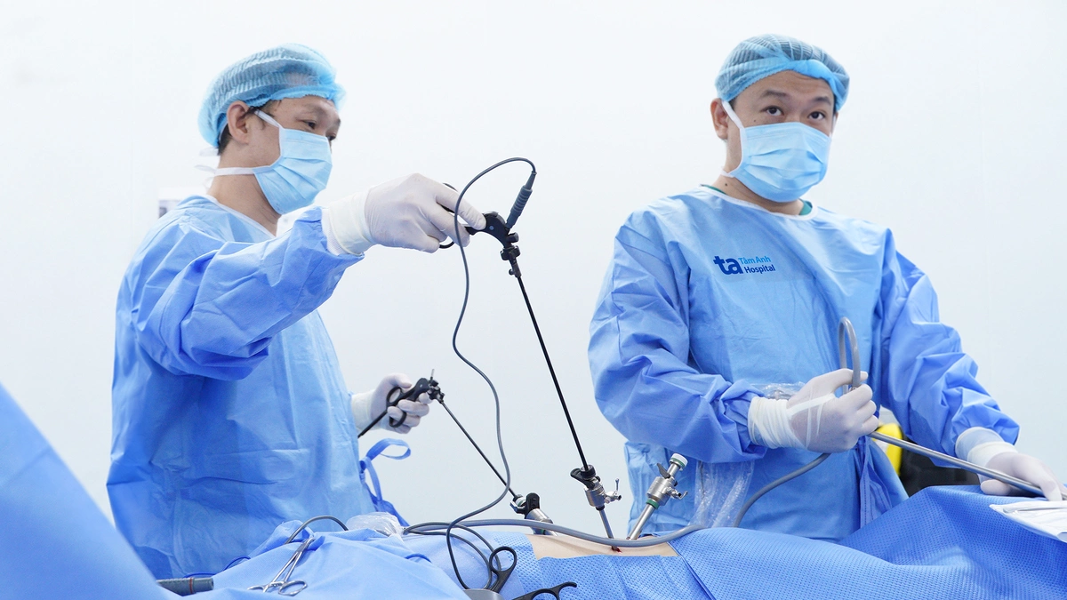 Nhiều nang chèn ép thận người phụ nữ