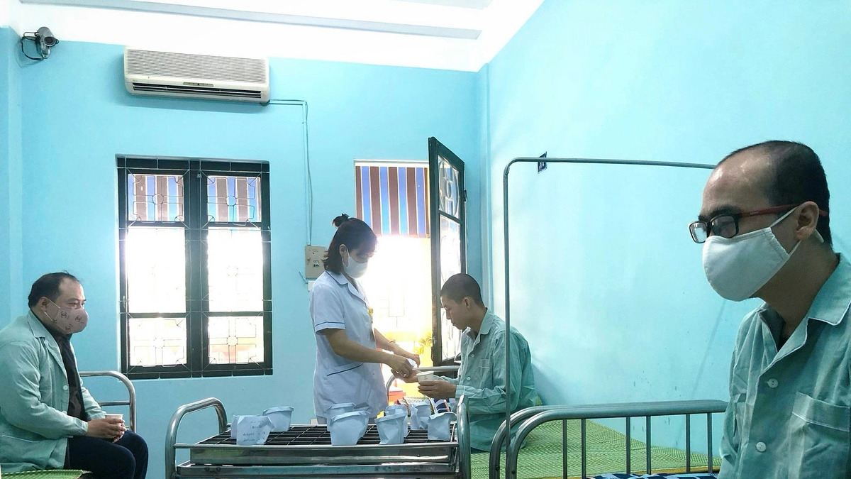 Hoang tưởng bị đầu độc khiến người tâm thần từ chối uống thuốc