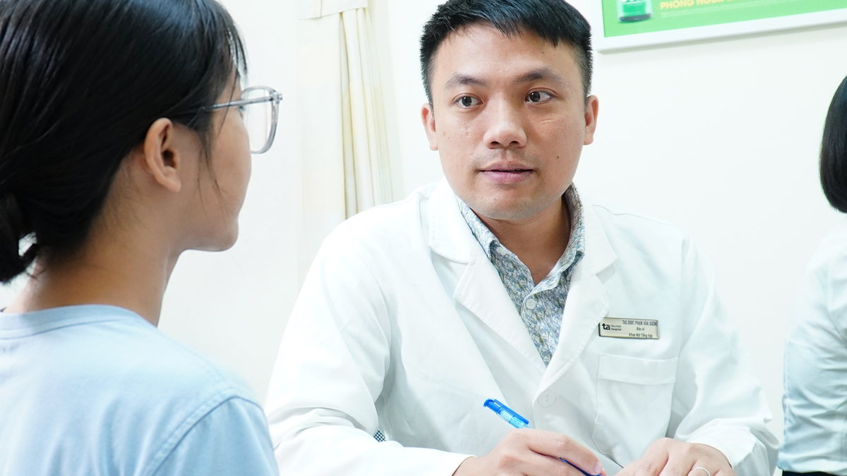 Thiếu nữ trầm cảm, loạn thần ở tuổi 15