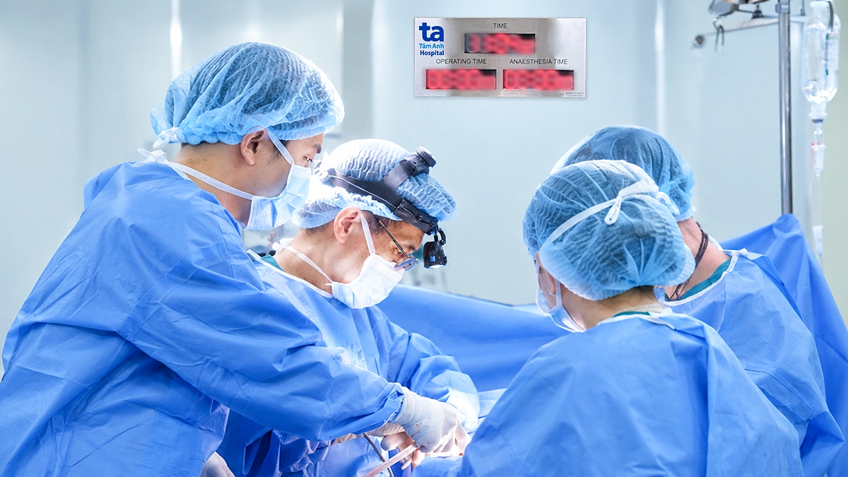 Áp xe phổi vỡ tràn dịch mủ