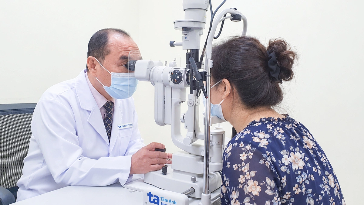 4 bệnh mắt gây giảm thị lực ở tuổi trung niên