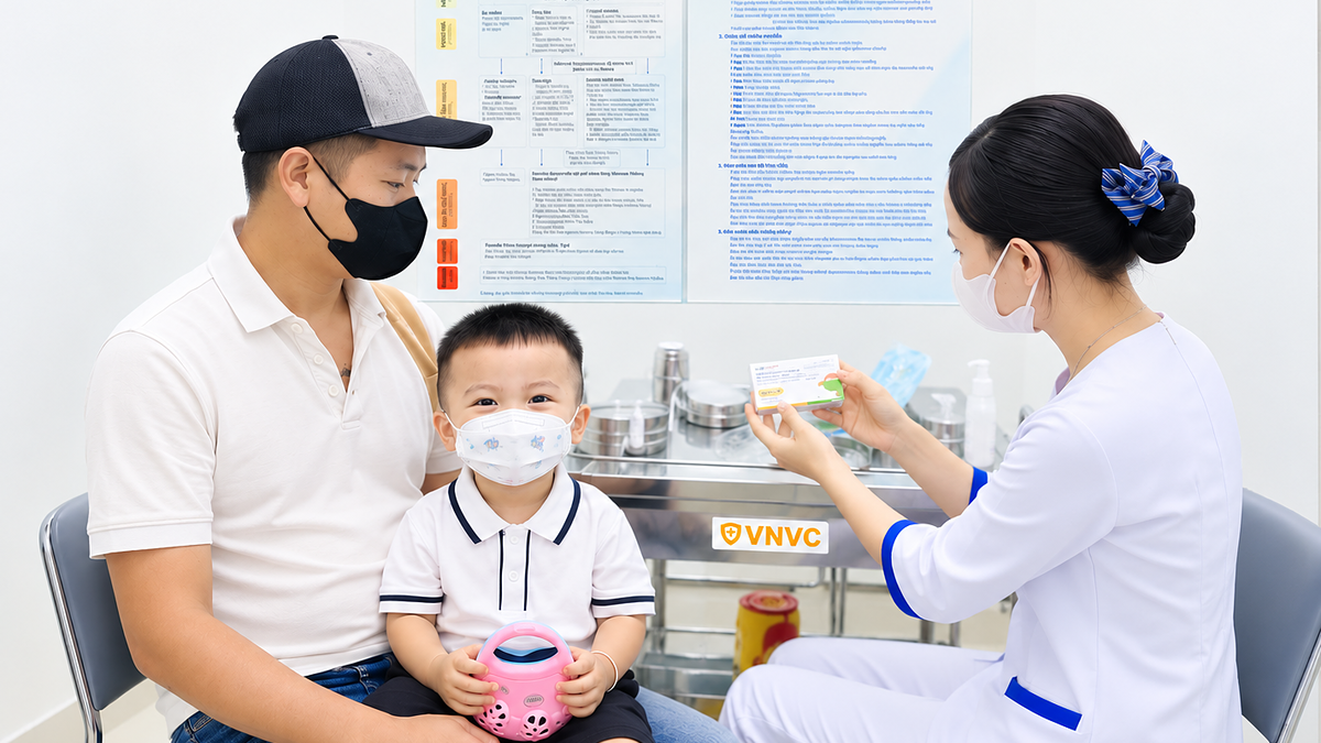 Lớp có ca tay chân miệng, tiêm vaccine ngay có kịp bảo vệ con?