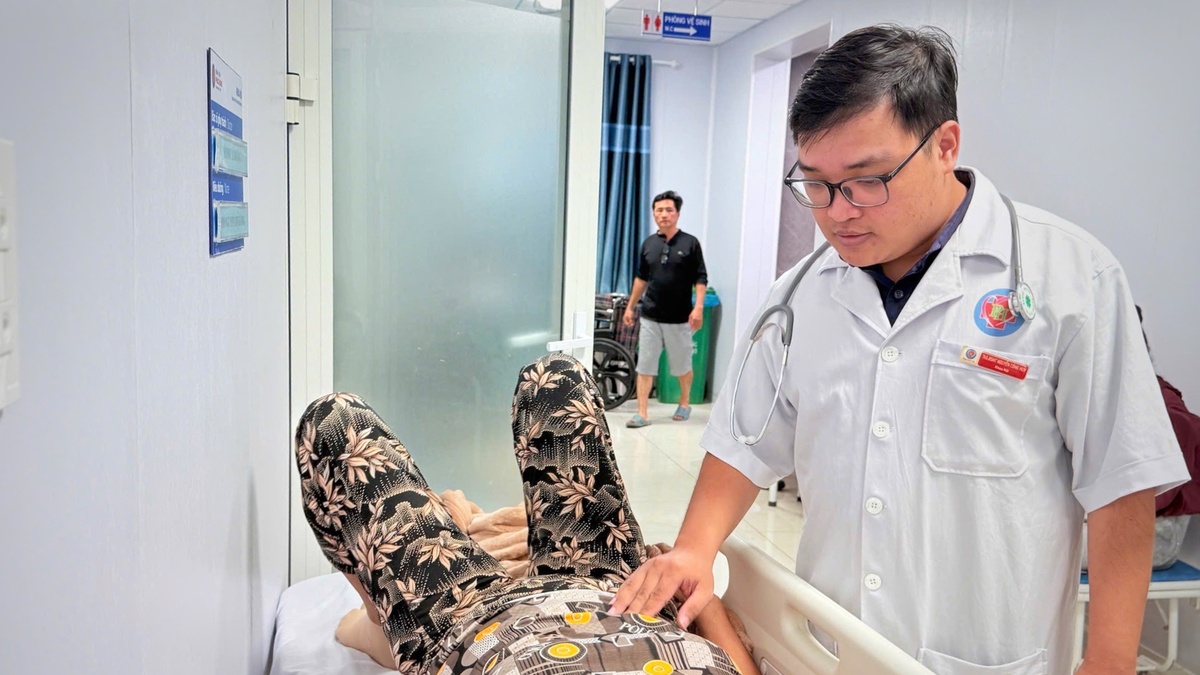 Số người nghi ngộ độc sau ăn bánh mì ở Quảng Ngãi vượt 100