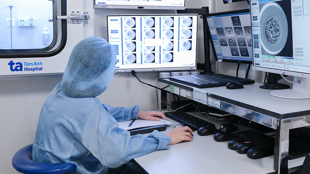 Nuôi phôi bằng AI khác phương pháp truyền thống thế nào