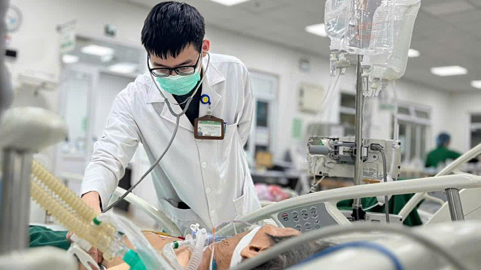 Cúm A vào mùa ở Hà Nội, bác sĩ cảnh báo tình trạng trẻ co giật
