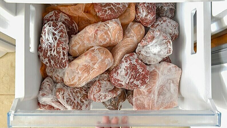 Thịt, cá trữ đông lạnh cả tháng có an toàn?