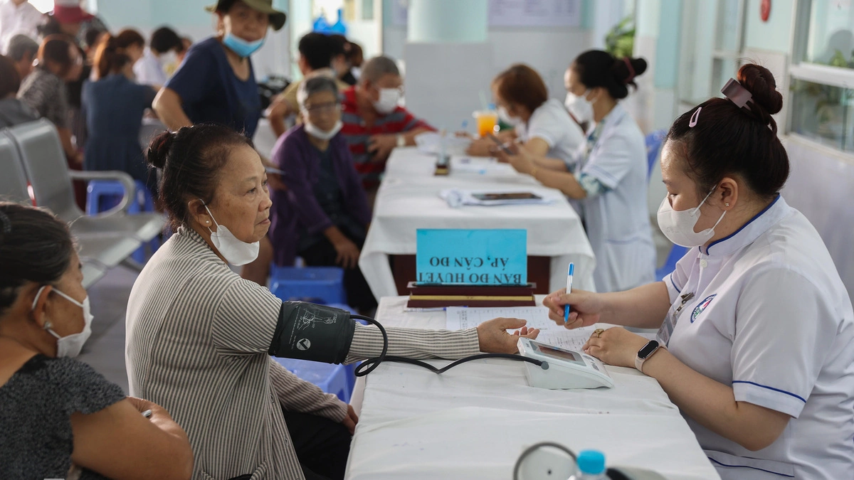 Tăng huyết áp "gõ cửa" nhiều người cao tuổi TP HCM