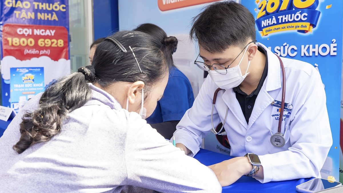 Người dân được bác sĩ tư vấn, tầm soát bệnh trực tiếp tại nhà thuốc