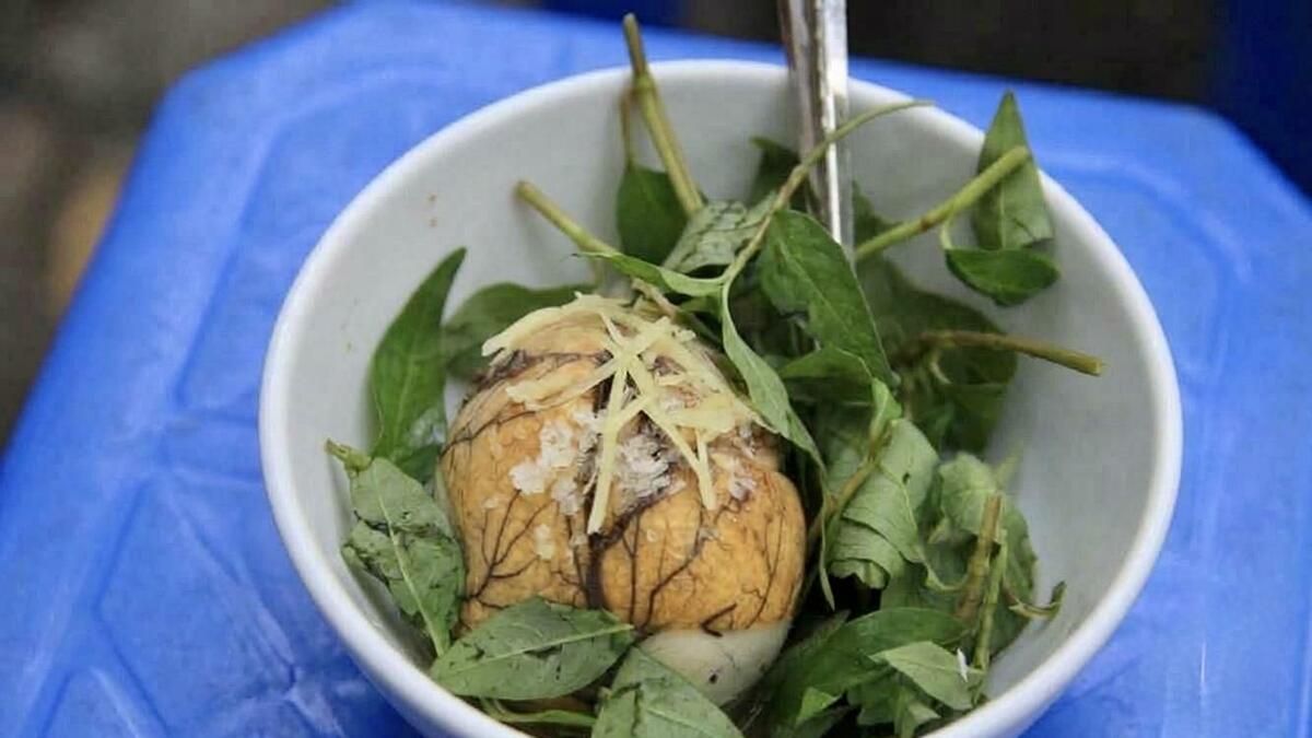 Bà bầu có nên ăn trứng vịt lộn?