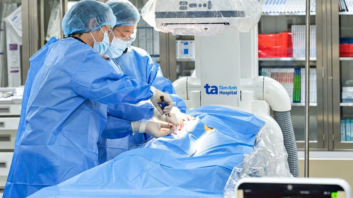 Huyết khối gây tắc tĩnh mạch chân người phụ nữ
