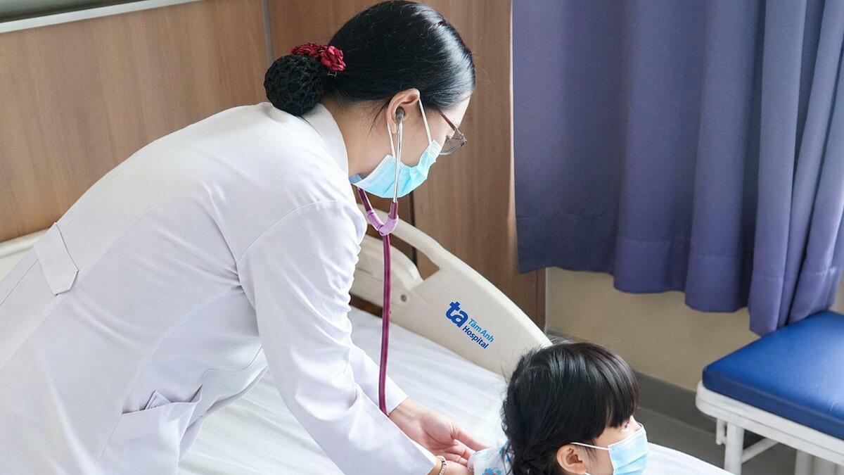 Bé gái thiếu máu kèm viêm phổi