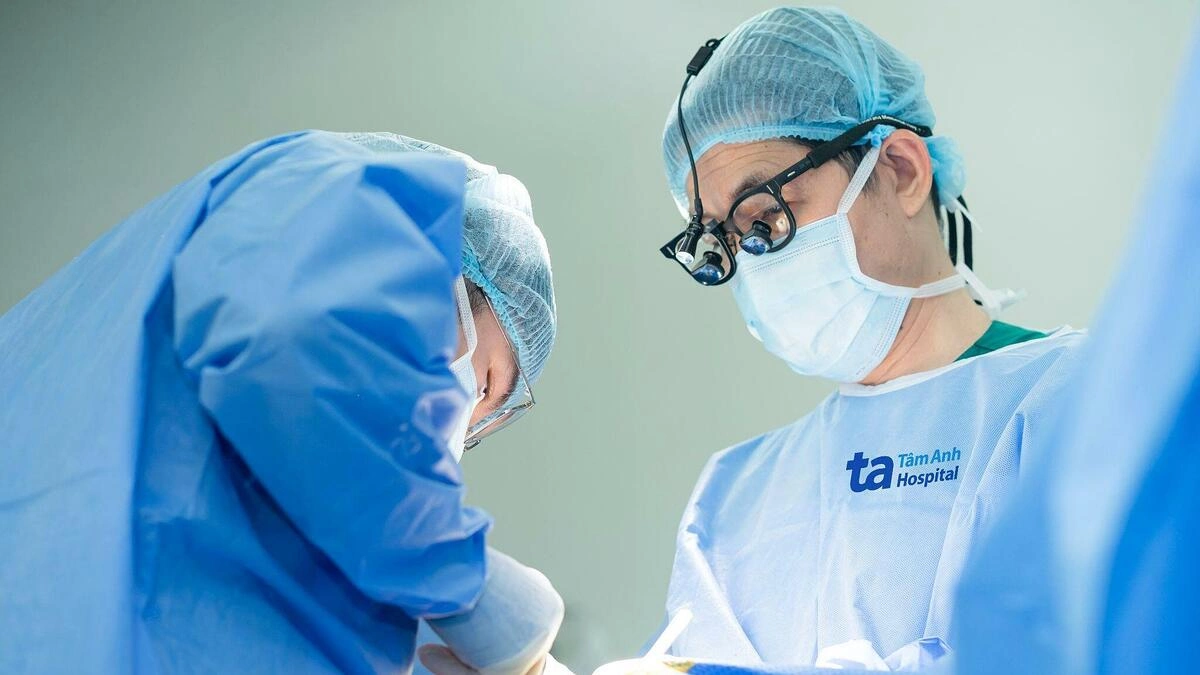 Nhồi máu não xuất huyết do hẹp động mạch cảnh