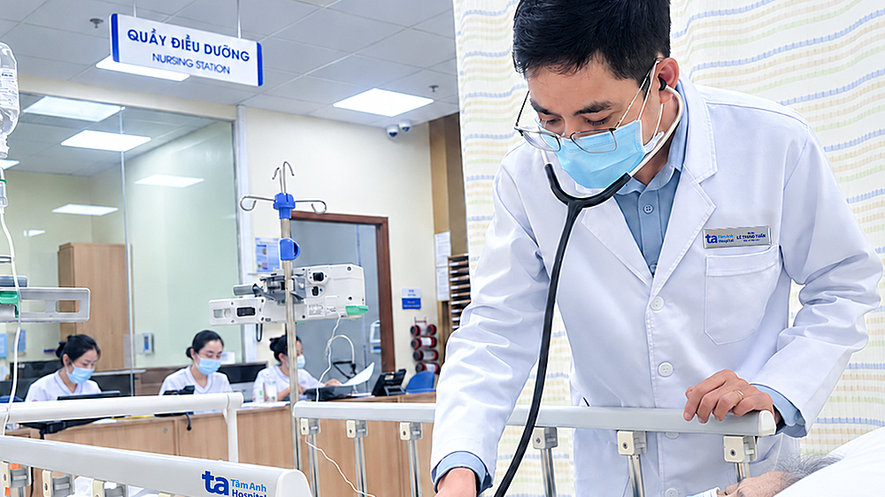 Tiêm thuốc tiêu sợi huyết tái thông mạch máu não