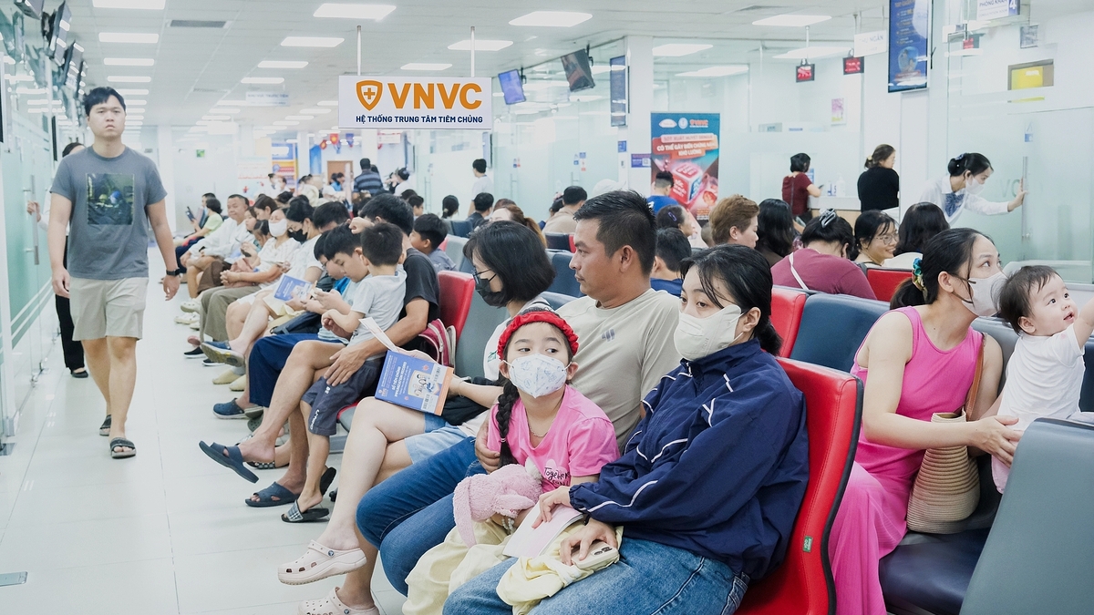 Gần 40.000 mũi vaccine não mô cầu được tiêm trong 4 ngày