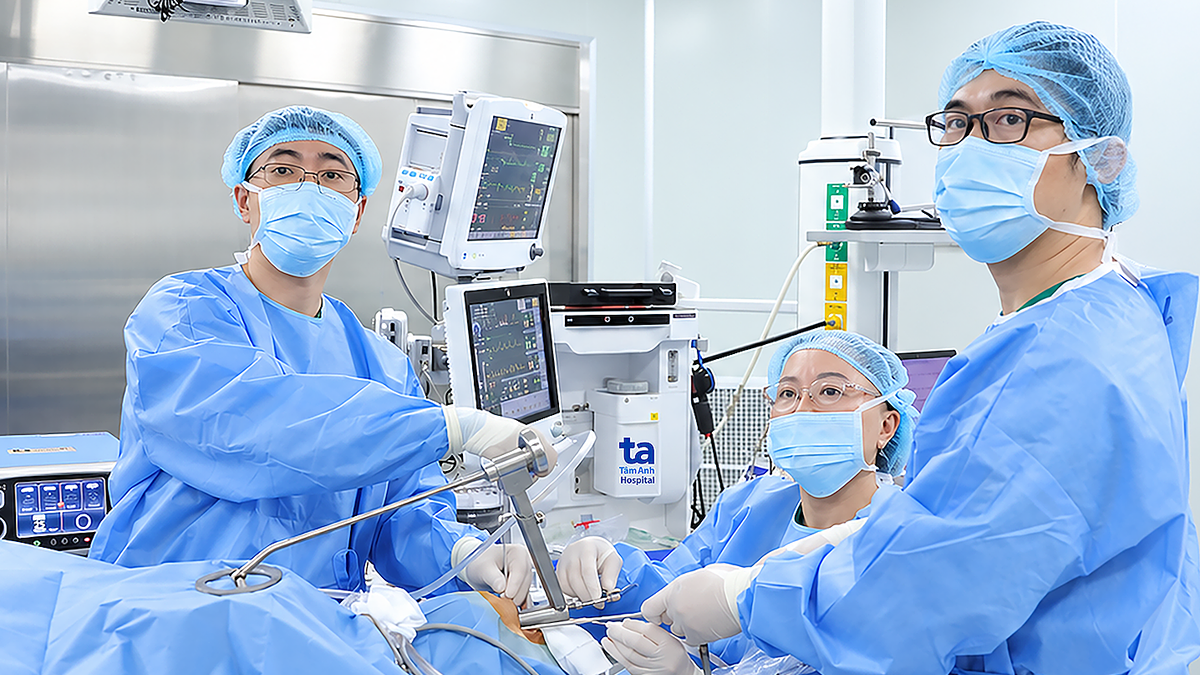 Nữ bác sĩ tiên phong mổ nội soi laser chữa ung thư