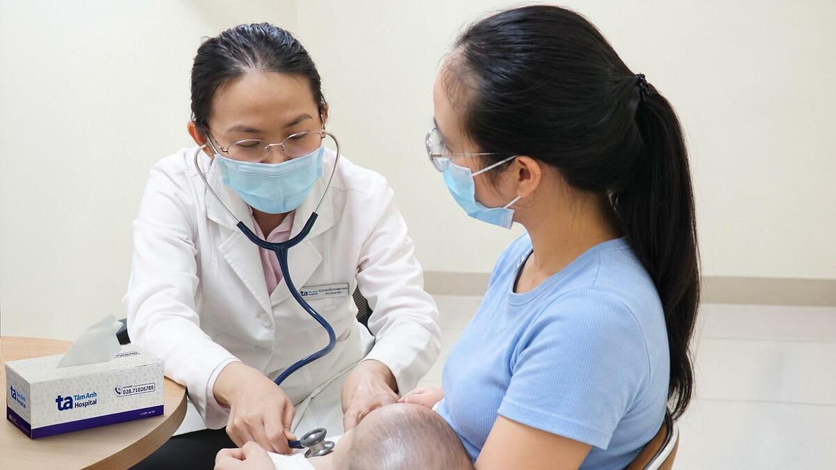 Vì sao trẻ dễ tái nhiễm virus Rhino?
