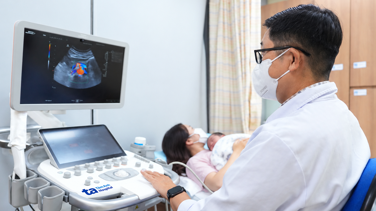 Bé hai tuần tuổi bị xoắn ruột