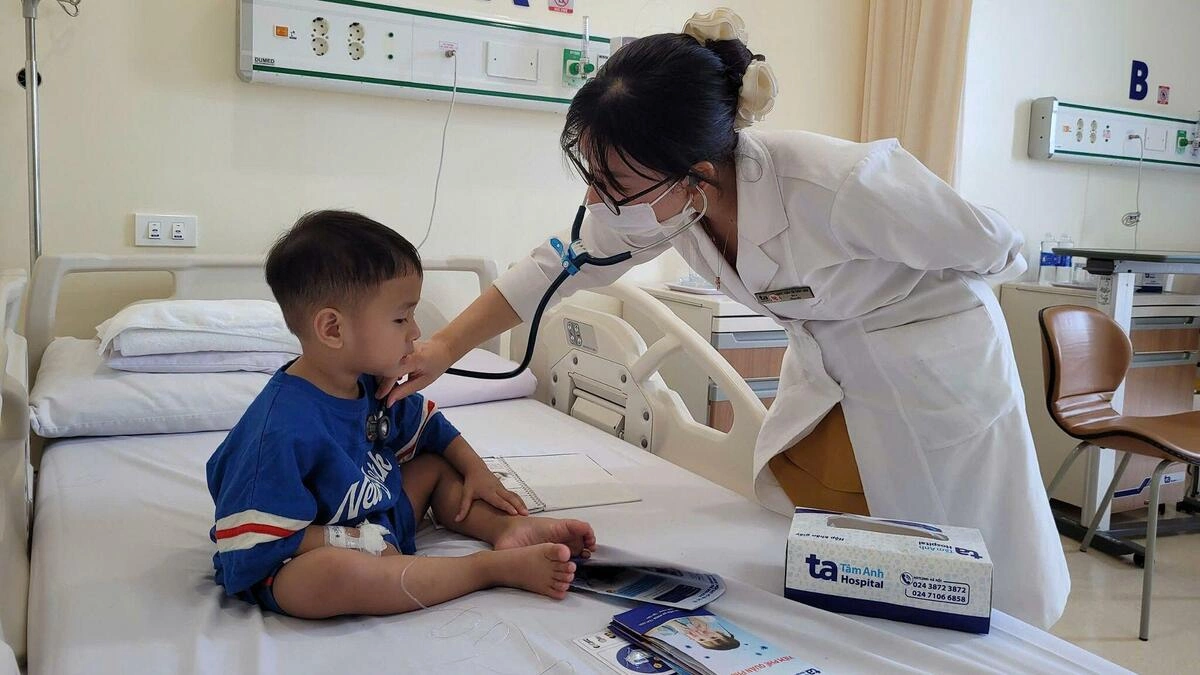 Bé trai đồng nhiễm ba vi khuẩn, virus