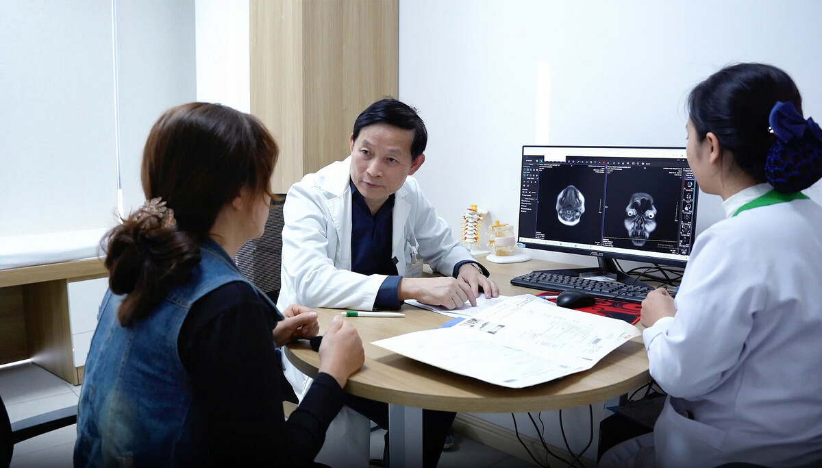 Phẫu thuật ít xâm lấn mở cơ hội điều trị bệnh cột sống