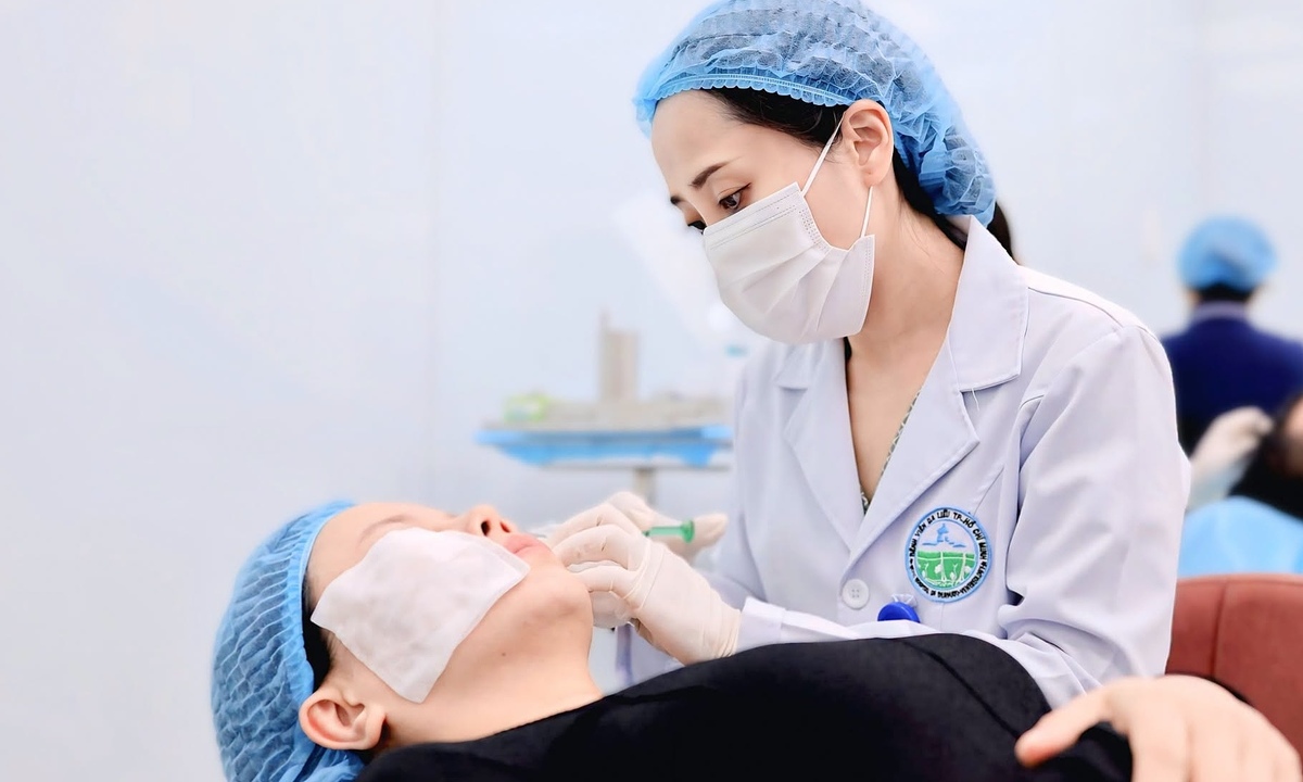 Nhiều người điều trị mụn trứng cá bỏ dở giữa chừng