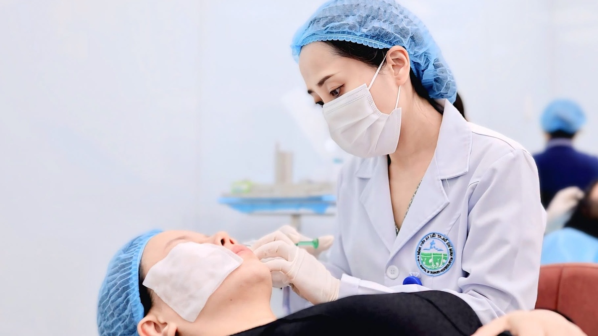 Nhiều người điều trị mụn trứng cá bỏ dở giữa chừng