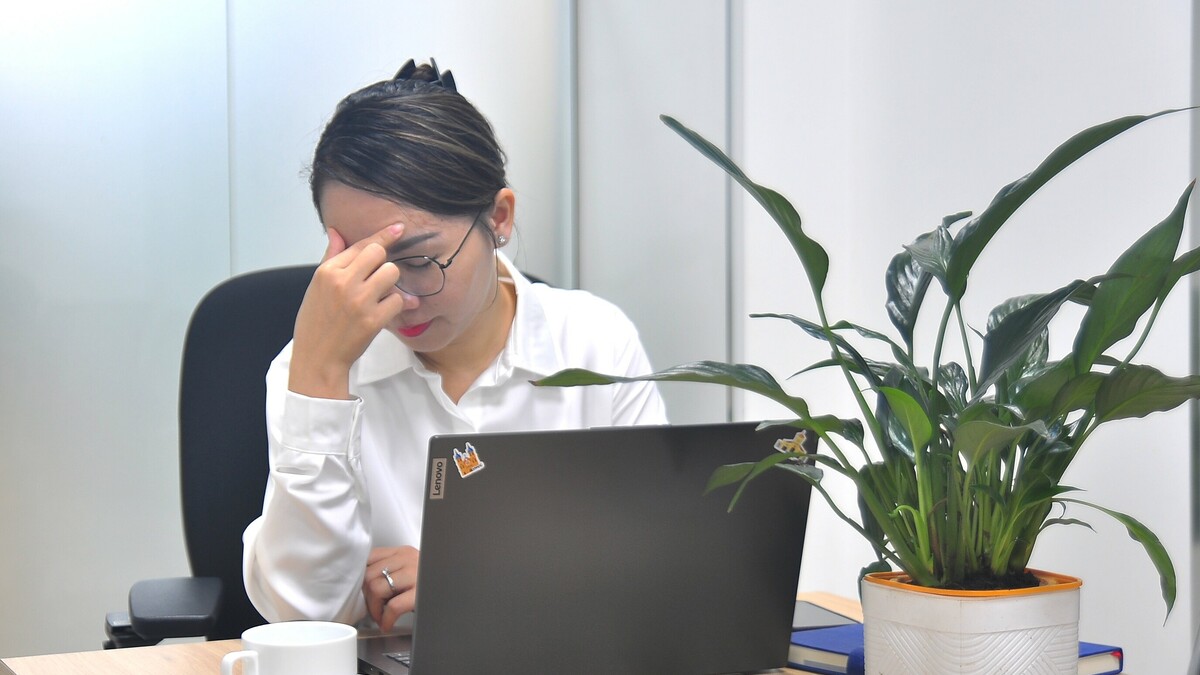 Vì sao phụ nữ dễ bốc hỏa sau tuổi 40?