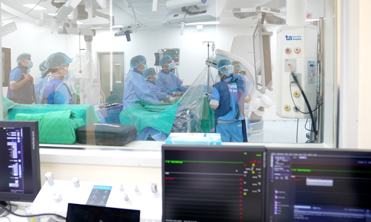 Bé gái ba tuổi mắc dị tật động mạch