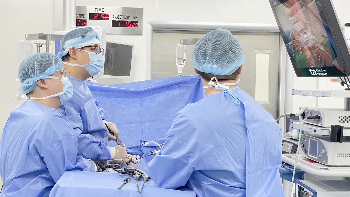 Mủ đặc chèn ép gây xẹp phổi người đàn ông
