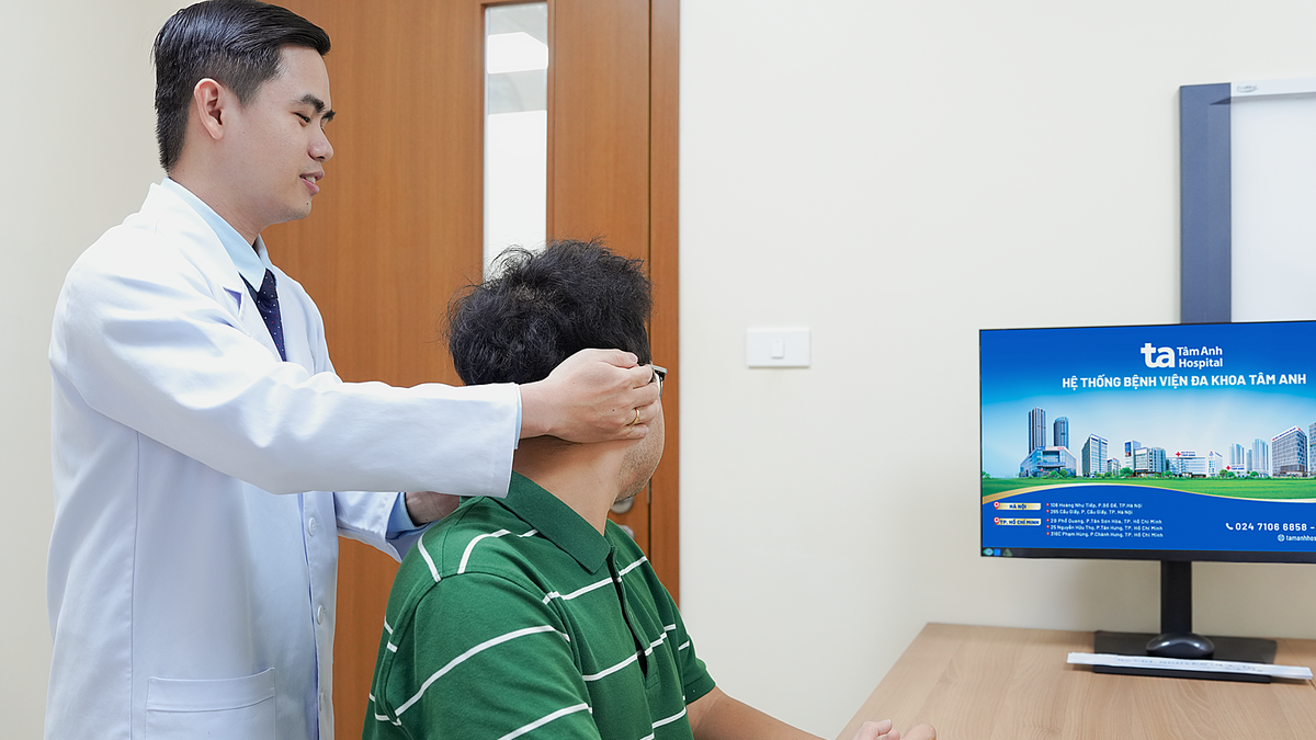 Tập vật lý trị liệu có hết đau cổ vai gáy?