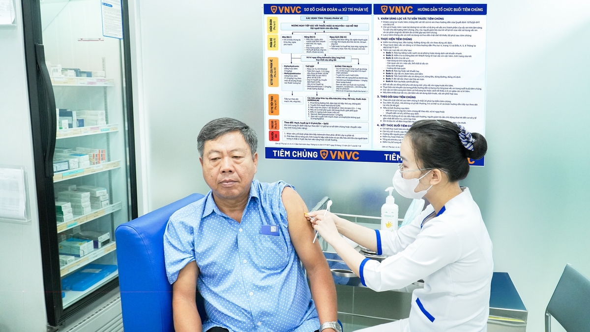 Dọn nhà, diệt muỗi, tiêm vaccine để "né" sốt xuất huyết