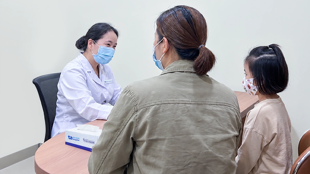 Bốn người một nhà mắc bệnh vảy nến